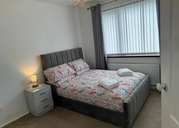 Lovely 3 Bedroom House Close To City Centre