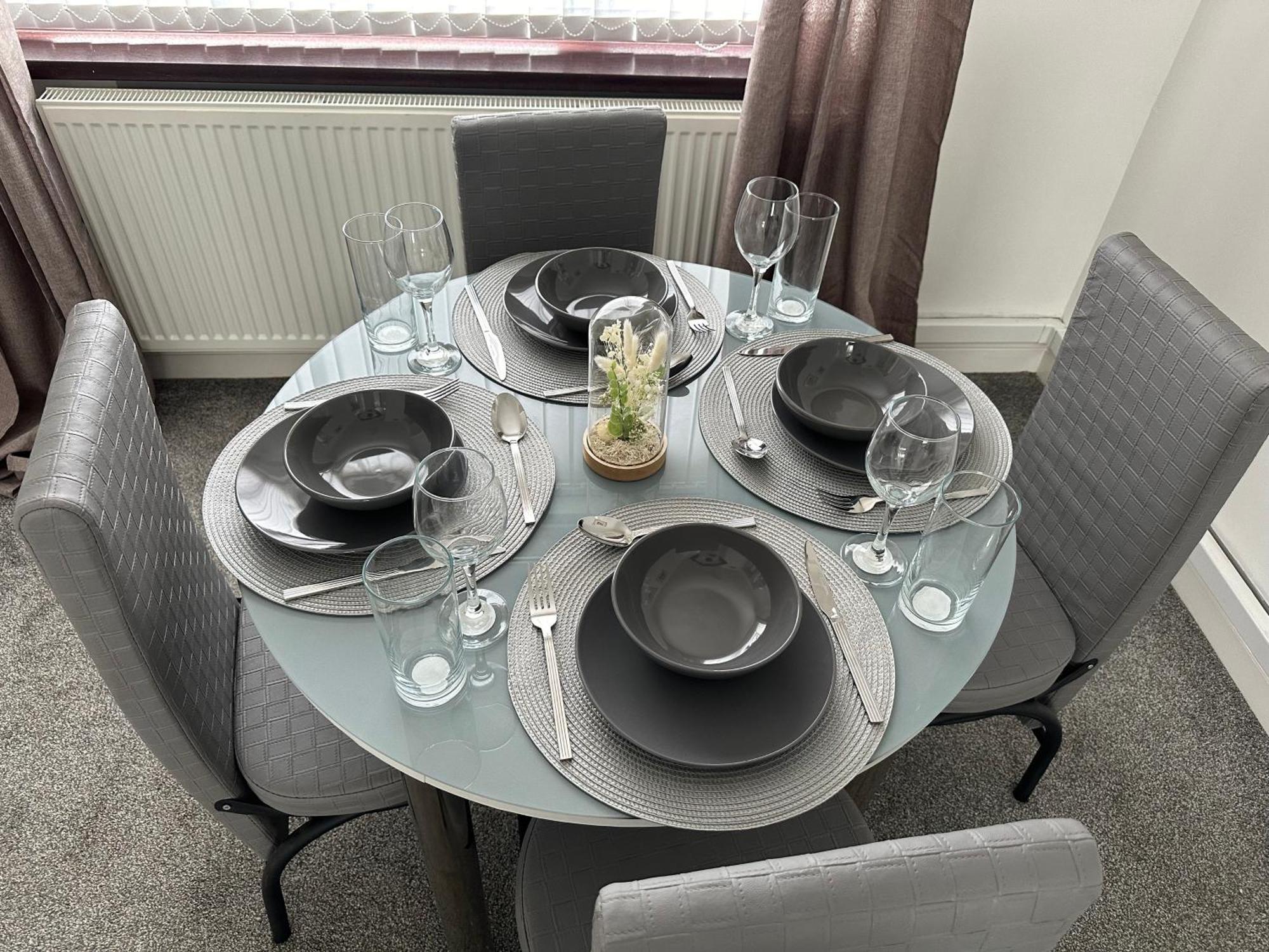 Lovely 3 Bedroom House Close To Centre *