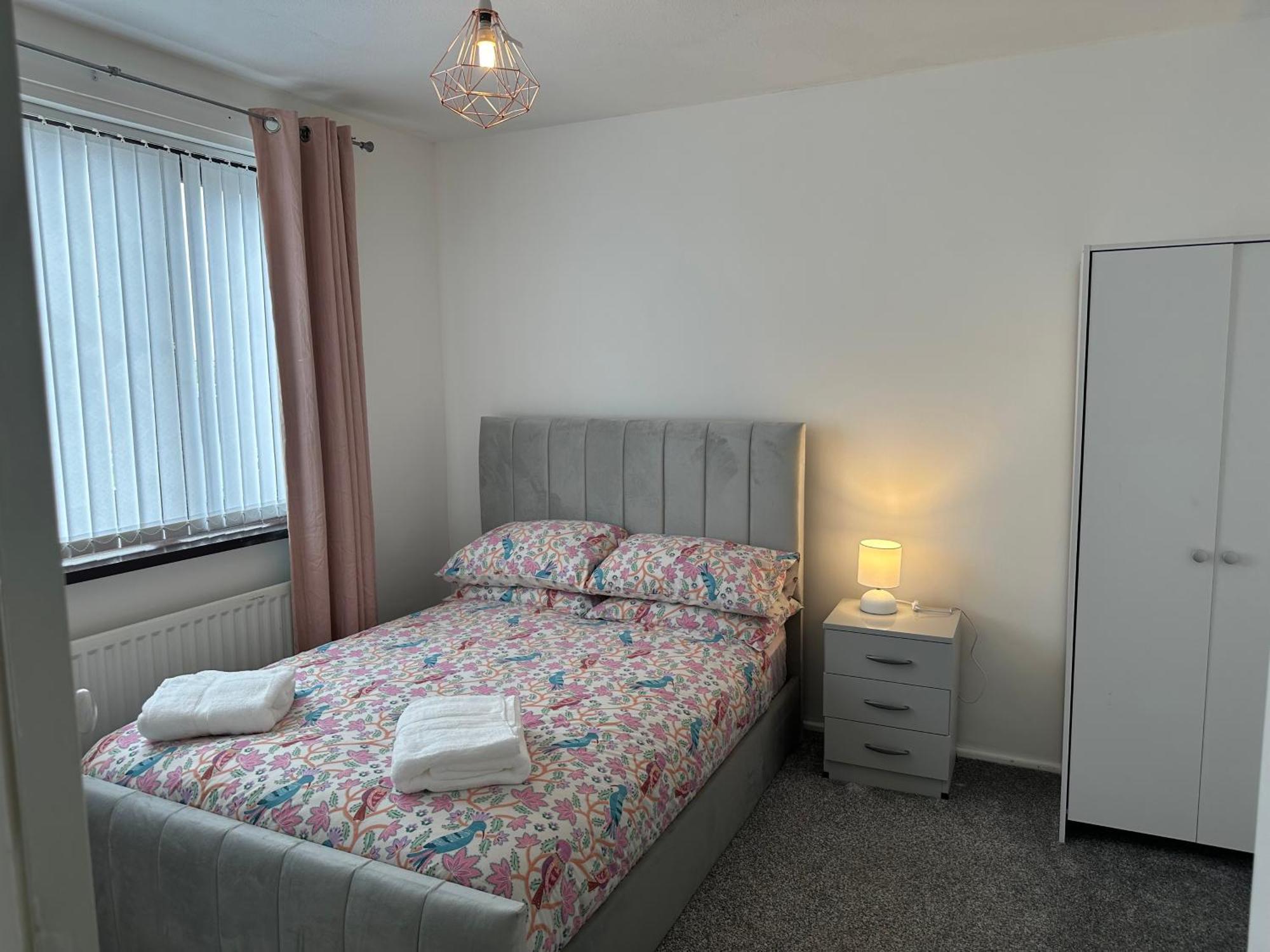 Holiday home Lovely 3 Bedroom House Close To Centre *