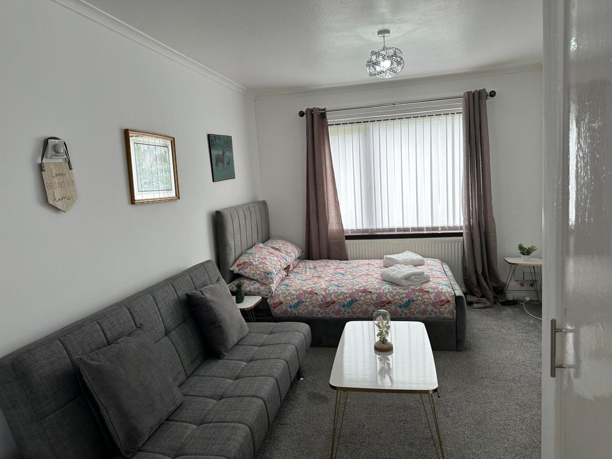 Lovely 3 Bedroom House Close To Centre * Peterlee