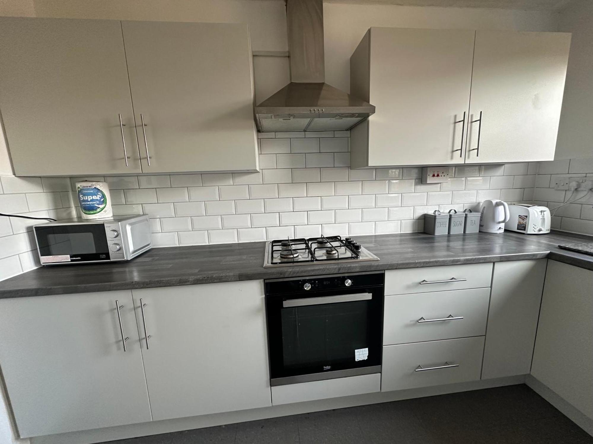 Lovely 3 Bedroom House Close To Centre Holiday home *