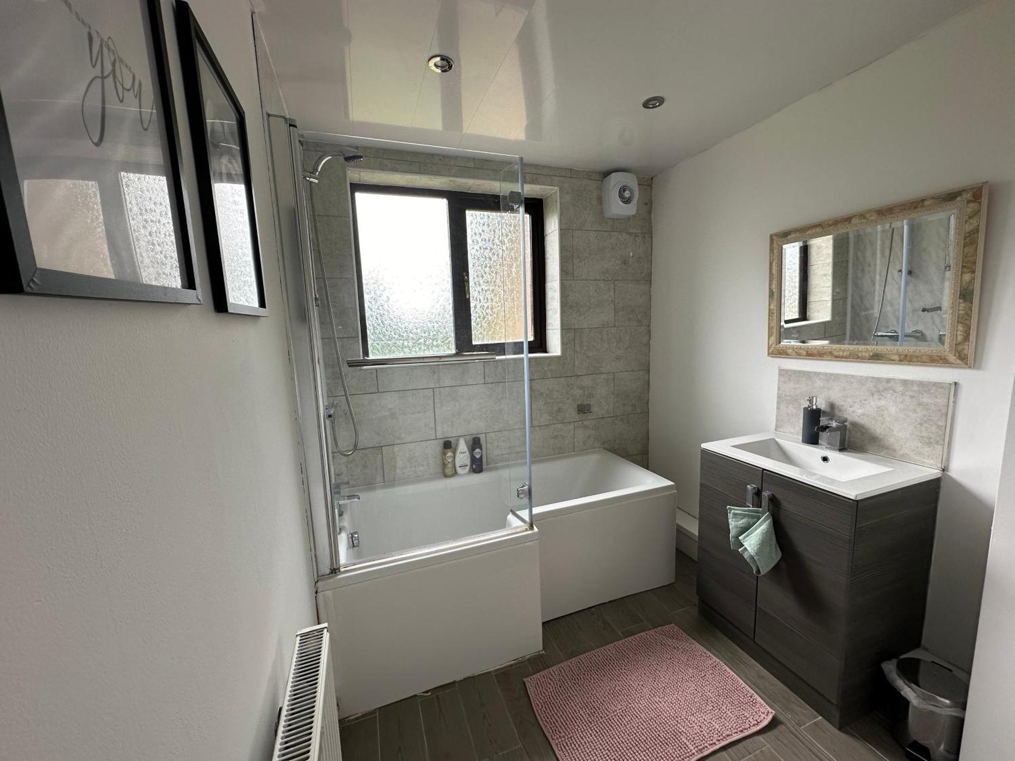 Lovely 3 Bedroom House Close To Centre Holiday home Peterlee